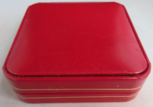 Load image into Gallery viewer, 1981 QUEEN ELIZABETH II CHARLES &amp; DIANA IOM PROOF GUILDED 1 CROWN COIN BOX &amp;COA
