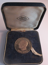 Load image into Gallery viewer, 1894-1972 EDWARD VIII DEATH 1972 SILVER PROOF MEDAL WITH LOVELY TONE &amp; BOXED
