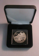 Load image into Gallery viewer, 2002 Street Parties 1oz Silver Proof Cook Islands Royal Mint $1 Coin Box/COA
