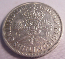 Load image into Gallery viewer, 1942 KING GEORGE VI EF+ .500 FLORIN TWO SHILLINGS WITH PROTECTIVE CLEAR FLIP
