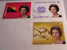Load image into Gallery viewer, 1977 PAPUA NEW GUINEA COMMEMORATING ROYAL VISIT/SILVER JUBILEE PNC IN ALBUM
