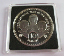 Load image into Gallery viewer, 1979 YEAR OF THE CHILD LESOTHO 10 MALOTI SILVER PROOF COIN COA &amp; BOX
