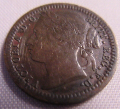 1885 1/3 FARTHING QUEEN VICTORIA WITH UNUSUAL FLAN FLAW IN CLEAR FLIP