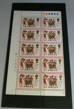 Load image into Gallery viewer, 1978 CHRISTMAS THE BOARS HEAD CAROL 13P BLOCK OF 10 STAMPS MNH TRAFFIC LIGHTS
