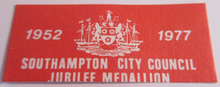 Load image into Gallery viewer, 1952-1977 SOUTHAMPTON SALUTES THE SILVER JUBILEE BU BRASS MEDAL CAPSULE BOX &amp;COA
