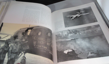 Load image into Gallery viewer, 2004 THE HISTORY OF FLIGHT DAVID SIMONS &amp; THOMAS WITHINGTON HARDBACK BOOK
