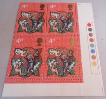 Load image into Gallery viewer, 1970 CHRISTMAS 4d &amp; 5d  STAMPS MNH WITH TRAFFIC LIGHTS CLEAR FRONT STAMP HOLDER.
