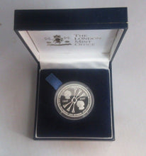 Load image into Gallery viewer, 2007 60th Wedding Anniversary Elizabeth + Philip Silver Proof TDC £5 Coin Box
