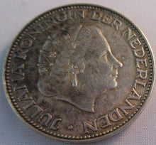 Load image into Gallery viewer, 1964 JULIANA KONINGIN DER NEDERLANDEN 2 1/2 GUILDERS SILVER UNC COIN
