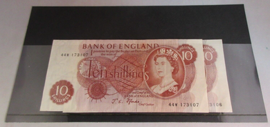 Bank of England Pair of Ten Shillings Banknotes Ef-Unc Number Run 44W 173106/7