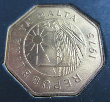 Load image into Gallery viewer, 1975 MALTA COAT OF ARMS FIRST ANNIVERSARY BUNC 25 CENTS COIN WITH INFO CARD
