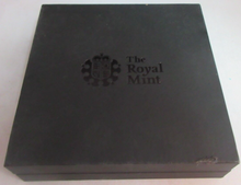 Load image into Gallery viewer, BEATRIX POTTER PETER RABBIT 2017 S/PROOF FIFTY PENCE WITH COA ROYAL MINT BOX
