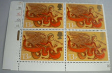 Load image into Gallery viewer, 1975 CHRISTMAS ANGEL WITH TRUMPET 13P FOUR STAMPS MNH
