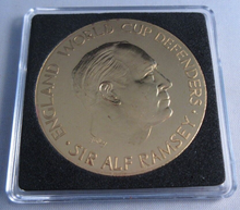 Load image into Gallery viewer, 1970 SIR ALF RAMSEY ENGLAND WORLD CUP DEFENDERS GOLD PLATED MEDAL WITH BOX
