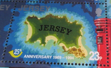 Load image into Gallery viewer, QEII JERSEY POST OFFICE INDEPENDENCE MINISHEET &amp; CLEAR FRONTED STAMP HOLDER
