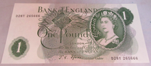 Load image into Gallery viewer, 1967 FFORDE £1 ONE POUND BANK NOTES X2 UNC FEB 1967 D28Y 165666 &amp; D28Y 165888
