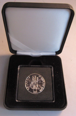 2011 BRITANNIA HALF OZ SILVER BU £1 ONE POUND COIN WITH BOX AND COA