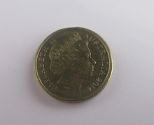 Load image into Gallery viewer, 2014 Remembrance Australia Green £2 Two Dollars Uncirculated in Flip
