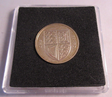 Load image into Gallery viewer, 2009 QUEEN ELIZABETH II SHIELD £1 ONE POUND COIN WITH QUAD CAPSULE
