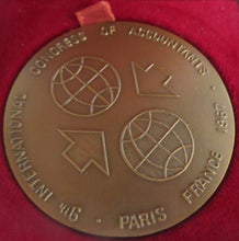 Load image into Gallery viewer, 1967 9TH INTERNATIONAL CONGRESS OF ACCOUNTING A YOUNG &amp; COMPANY BRONZE MEDAL+BOX
