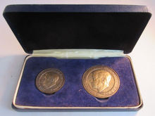 Load image into Gallery viewer, 1972 KING EDWARD VIII DUKE OF WINDSOR TWO MEDAL HALLMARKED .925 SILVER BOX SET
