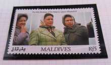 Load image into Gallery viewer, 1991 65TH BIRTHDAY QUEEN ELIZABETH II MALDIVES STAMPS MNH &amp; ALBUM SHEET
