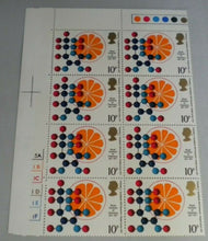 Load image into Gallery viewer, 1977 ROYAL INSTITUTE OF CHEMISTRY 10P BLOCK OF 8 STAMPS MNH &amp; TRAFFIC LIGHTS
