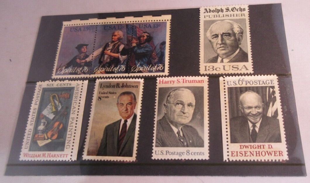 CIRCA 1970'S USA 8 X STAMPS MNH IN A CLEAR FRONTED STAMP HOLDER